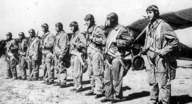 Αυτοί ήταν οι τρεις Έλληνες πιλότοι- κορυφαίοι ιπτάμενοι άσσοι του Β’ Παγκοσμίου Πολέμου, με τις περισσότερες καταρρίψεις
